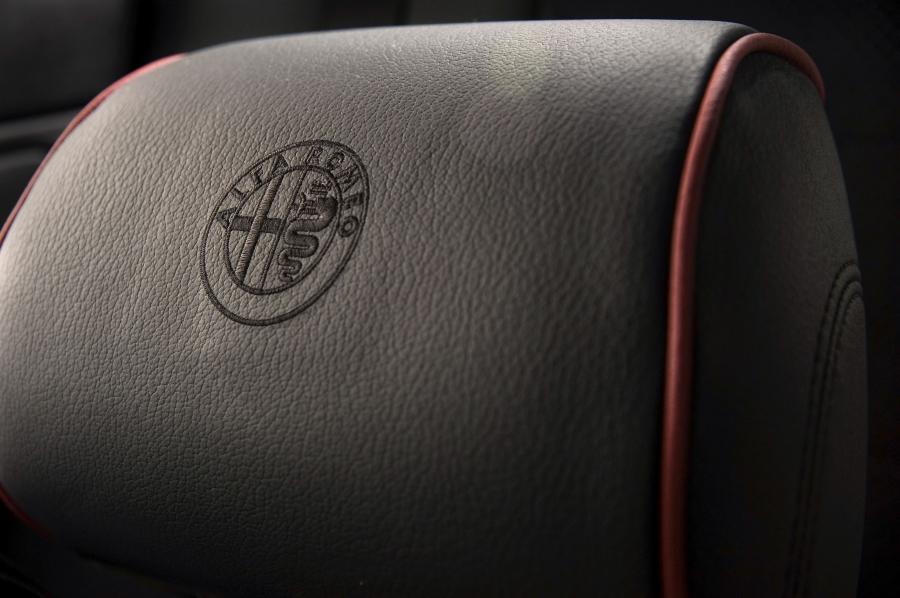 Детали интерьера Alfa Romeo 159 Ti (939A) 2008 года  (ZA) (фото 23 из 27)